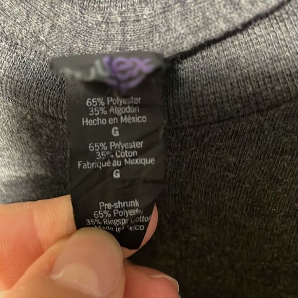 Woman’s graphic tee - Picture 4 of 7